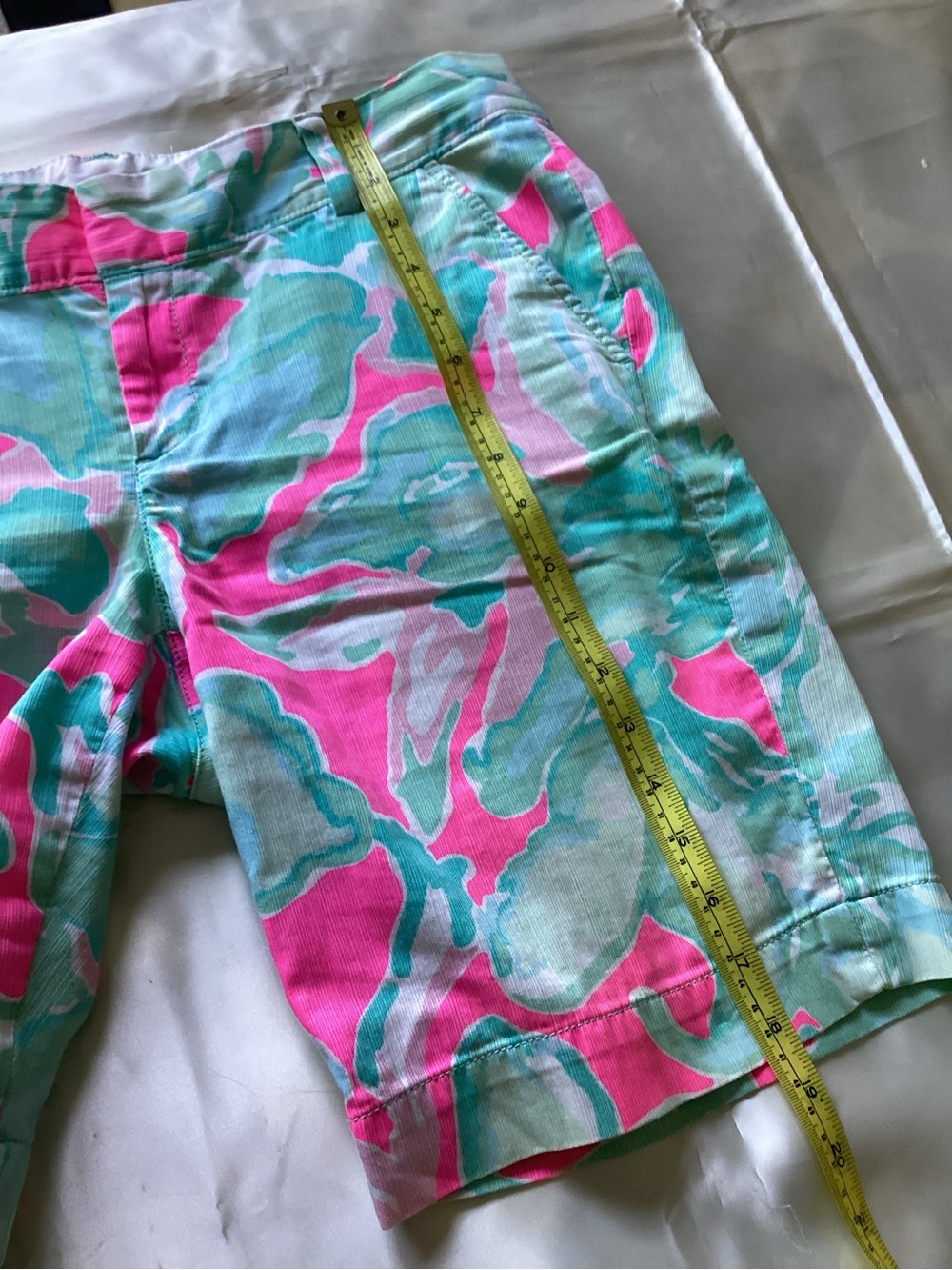 Lilly Pulitzer resort wear vibrant shorts - Picture 8 of 10